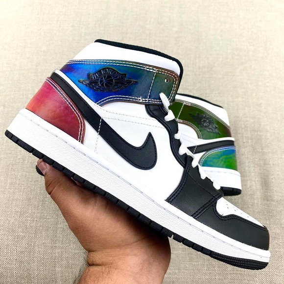 Jordan 1 Mid "Heat Reactive"